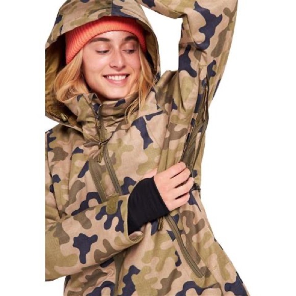 Burton Lelah Jacket Martini Olive Terra Camo. Never worn. - Picture 3 of 9